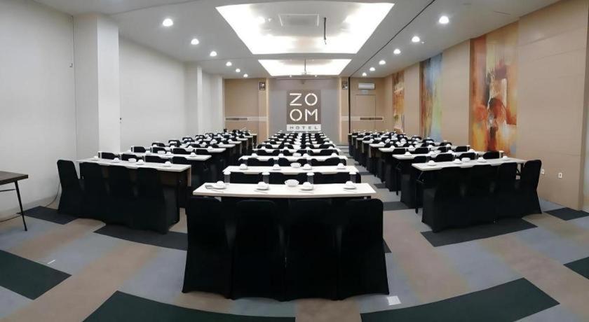 줌 다르마후사다 호텔 수라바야 외부 사진